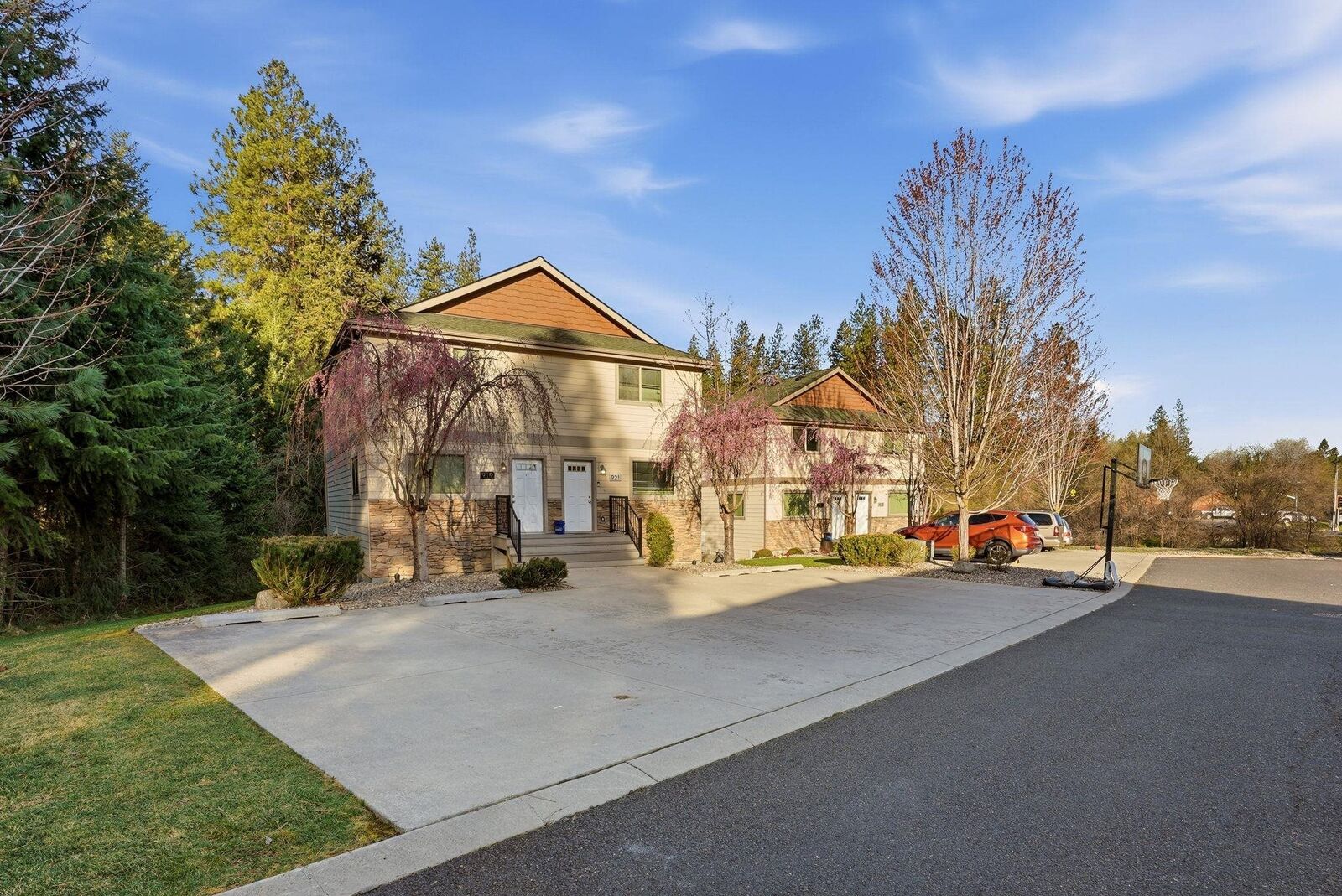 Property Photo: 915 W Pirate Ln WA 99218