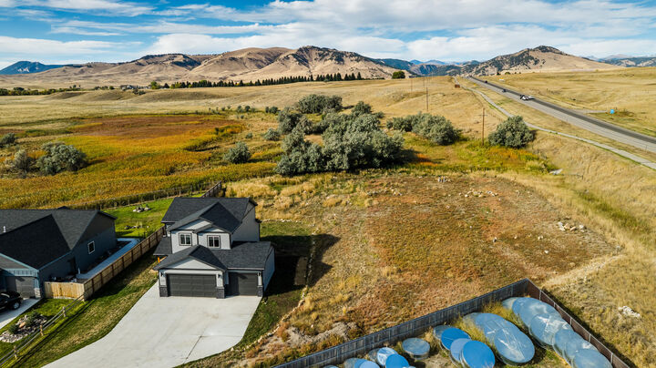 Property Photo:  331 Rendezvous Street  WY 82834 