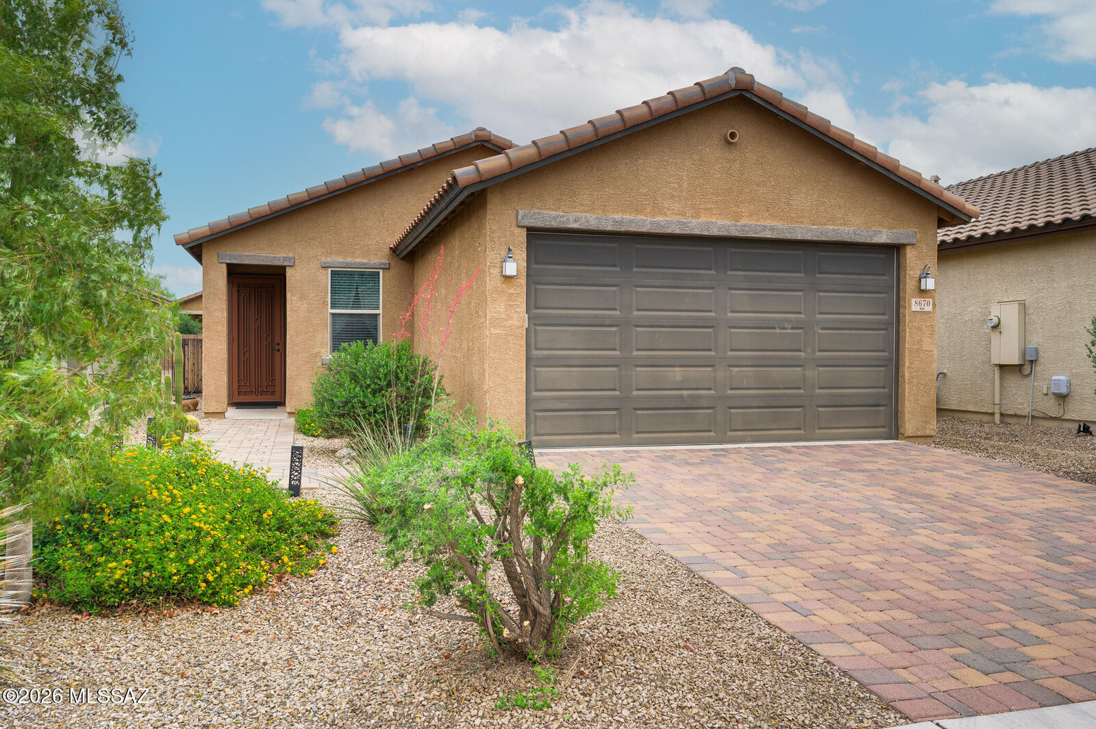 Property Photo: 8670 N Genoa Court AZ 85742