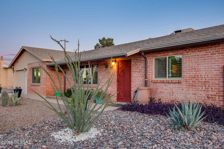 Property Photo:  7050 E Calle Canis  AZ 85710 