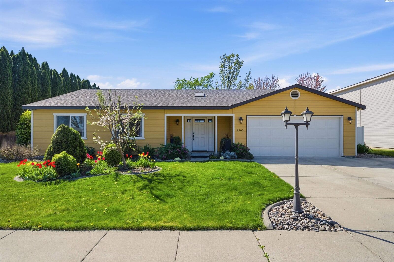 Property Photo:  2303 W 19th Ave  WA 99337 