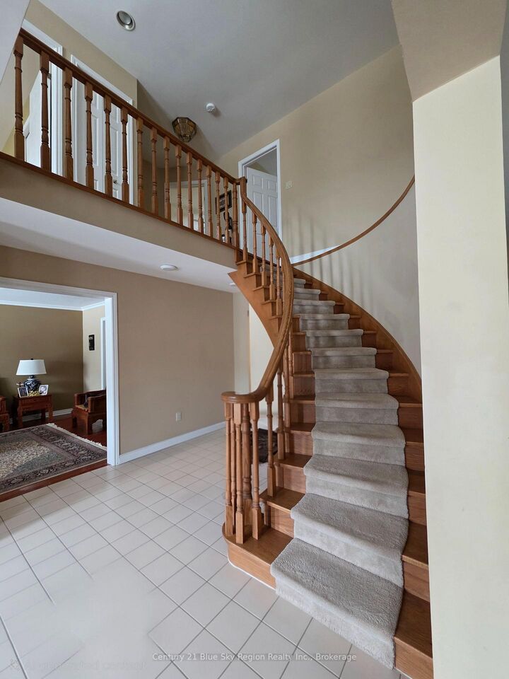 Property Photo: 29 Robinhood Court ON P1C 1L3