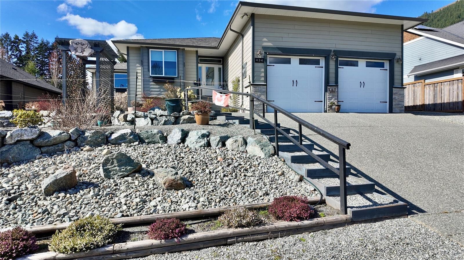 Property Photo: 434 Mountain View Dr BC V0R 2G1