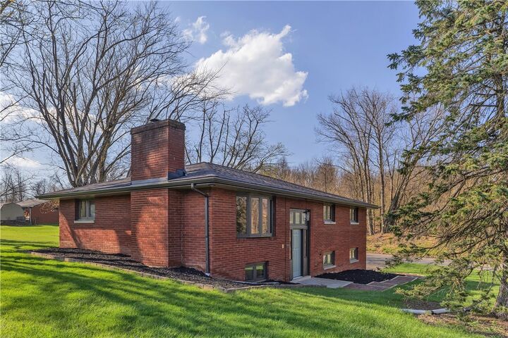 Property Photo:  395 Crescent Dr  PA 15301 