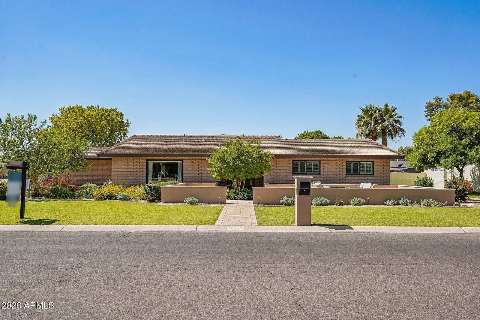 Property Photo:  855 N Villa Nueva Drive  AZ 85340 