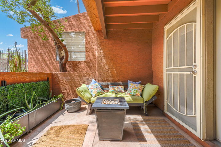 Property Photo: 4704 E Paradise Village Parkway N 101 AZ 85032