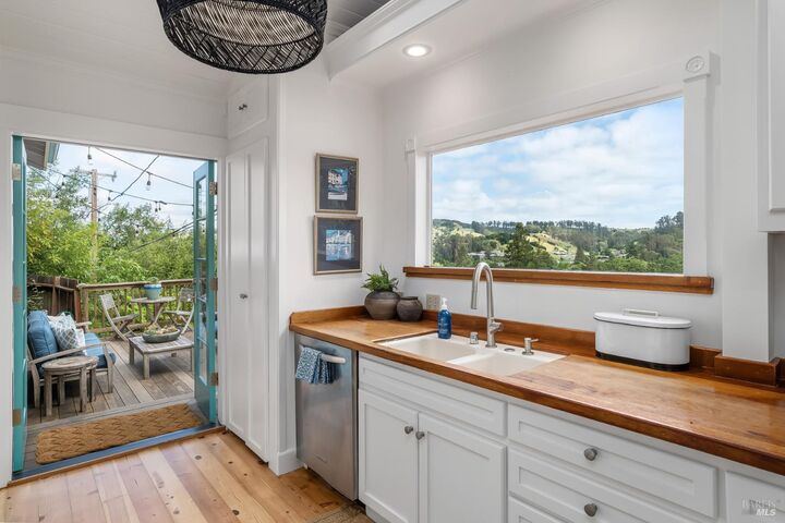 Property Photo:  54 Hillside Avenue  CA 94960 