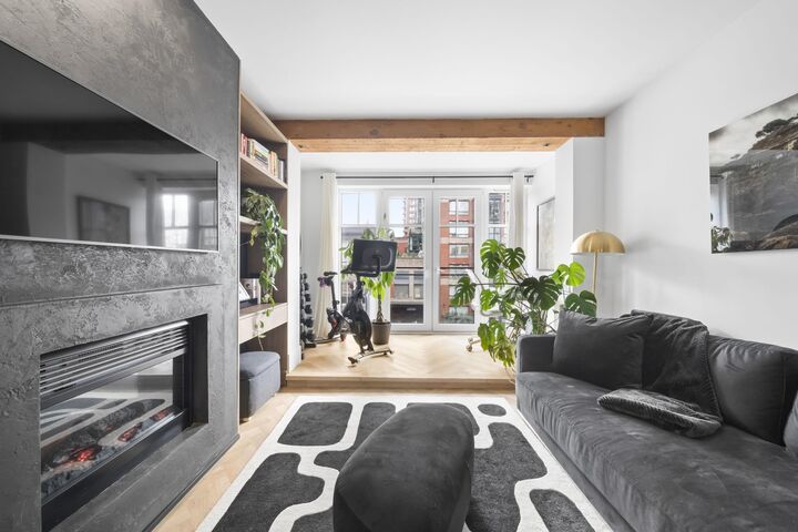 Property Photo: 1275 Hamilton Street 202 BC V6B 1E2