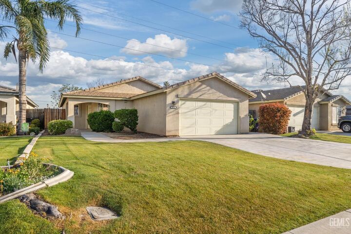 Property Photo:  5918 Potenza Lane  CA 93308 