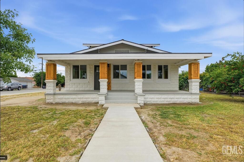 Property Photo:  405 Harlow Avenue  CA 93250 