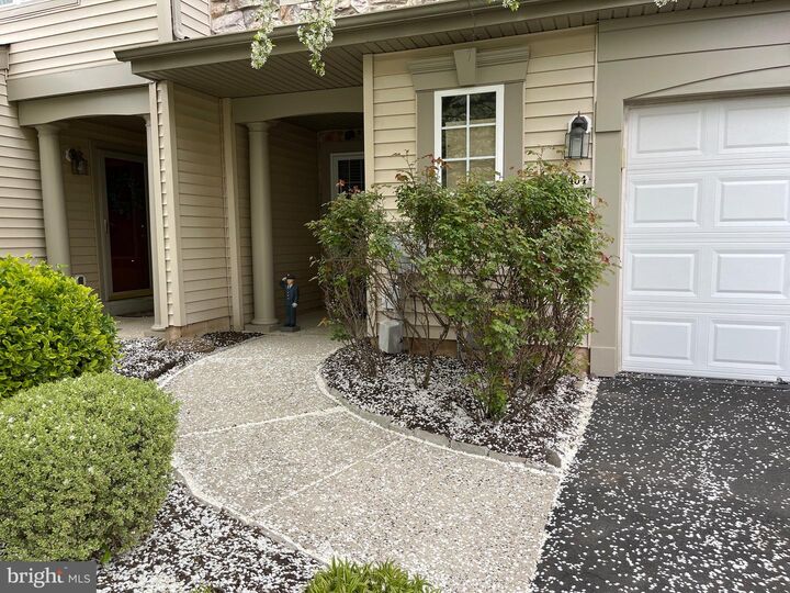 Property Photo:  404 Summerhill Court  PA 18974 