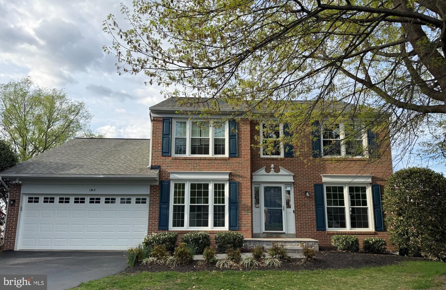 Property Photo:  1303 Garrison Court NE  VA 20176 