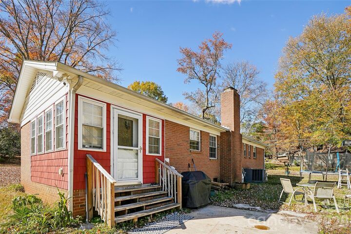 Property Photo:  7459 Elwood Drive  NC 28227 