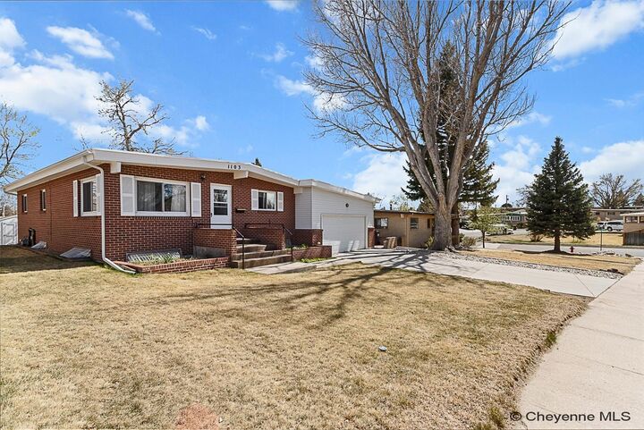 Property Photo: 1103 Rosebud Rd WY 82001