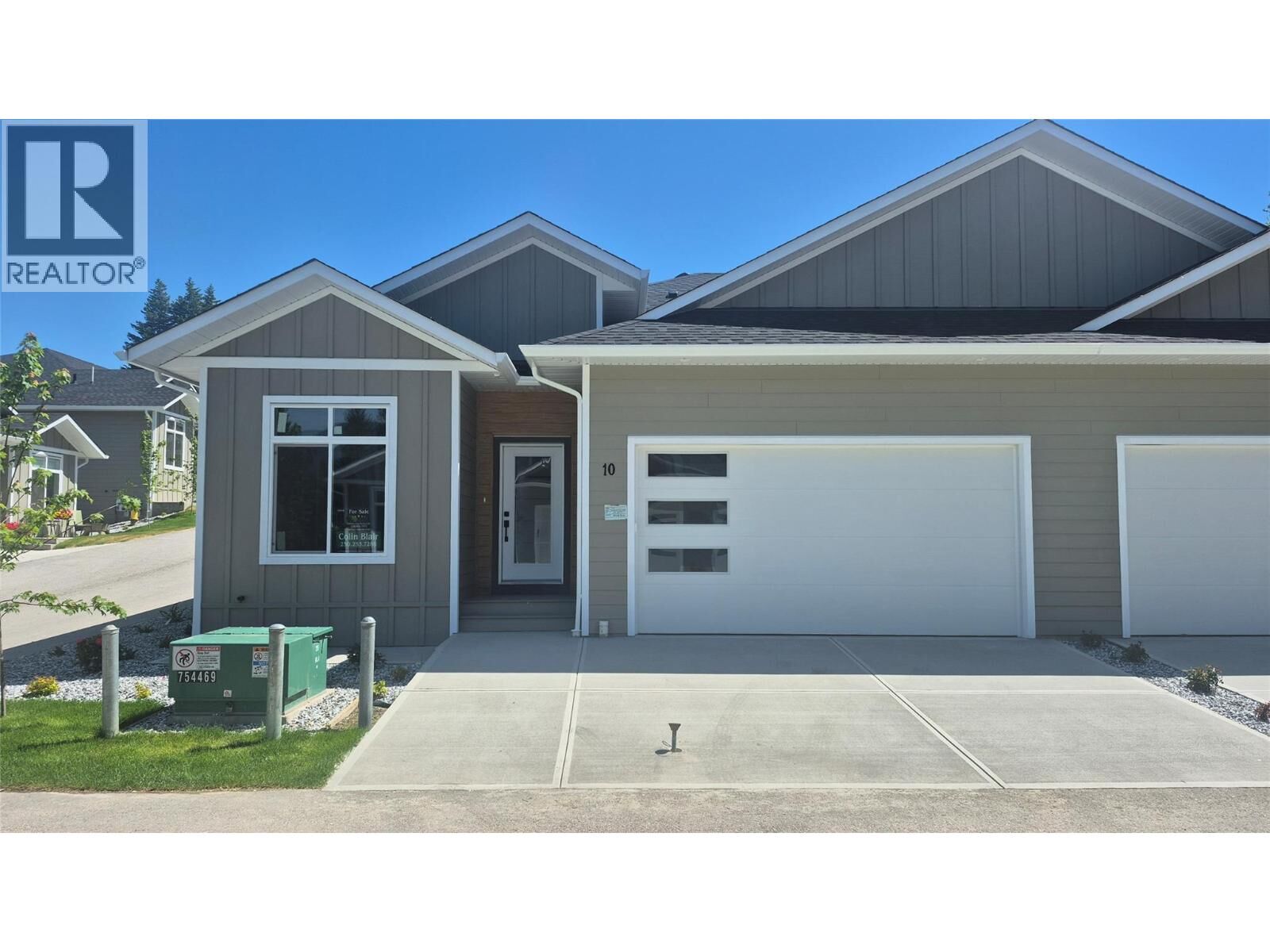Property Photo: 231 20 Street Northeast 10 BC V1E 2Z7
