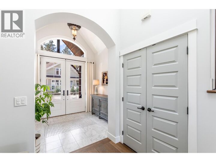 Property Photo: 15419 Lakeshore Drive North 11 BC V0H 1Z6
