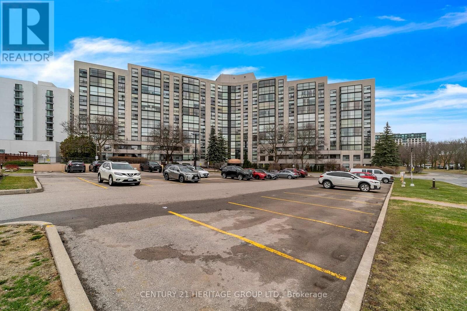 Property Photo: 30 Harding Boulevard West 806 ON L4C 9M3