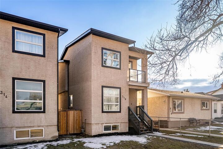Property Photo:  316 Seven Oaks Avenue  MB R2V 0L3 