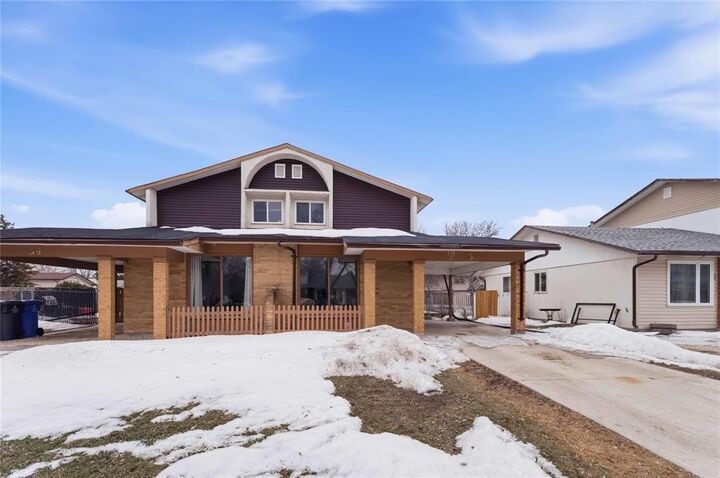 Property Photo:  57 Acorn Place  MB R3R 1Y5 