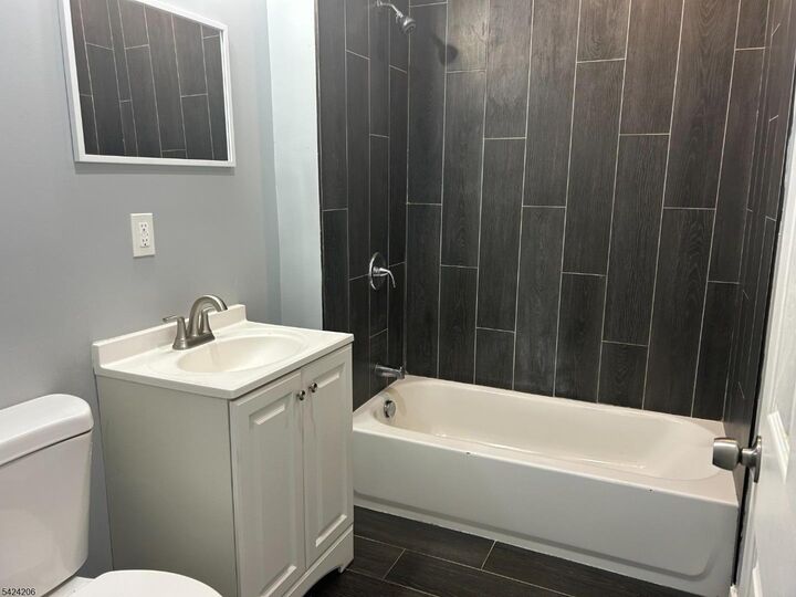 Property Photo:  194 Wainwright St 1  NJ 07112 
