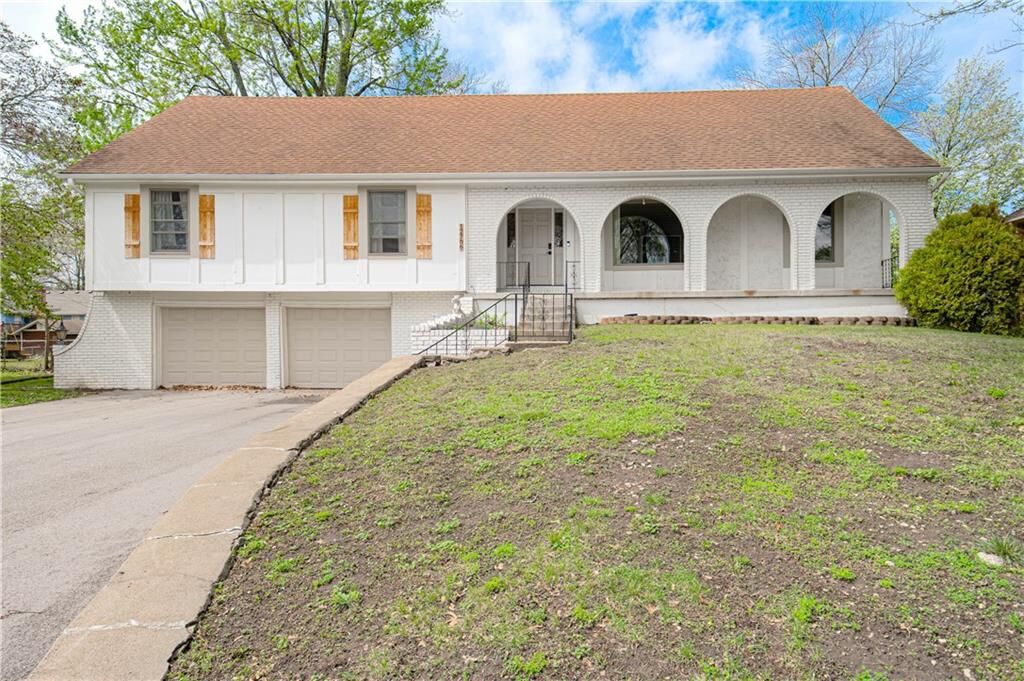 Property Photo: 12706 Corrington Avenue MO 64030