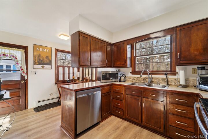 Property Photo:  154 Old State Road  NY 10928 