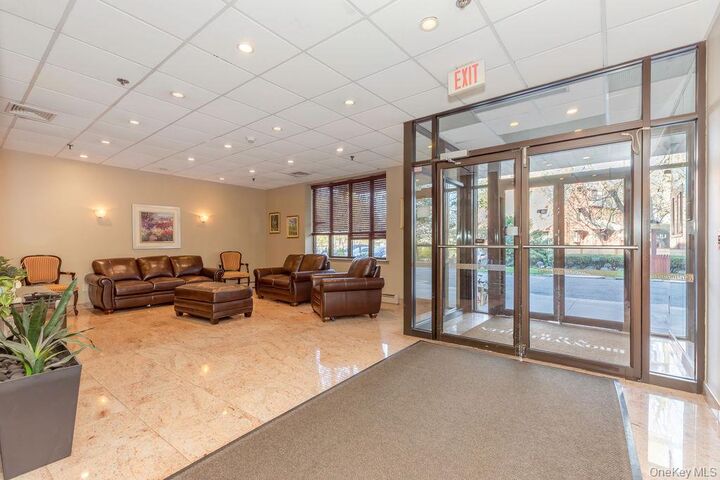 Property Photo:  1374 Midland Avenue Ph8  NY 10708 