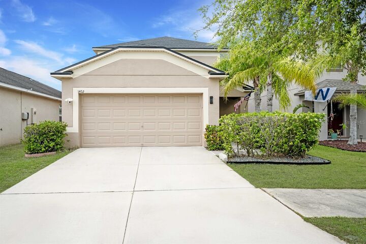 Property Photo:  1402 Trailwater Street  FL 33570 