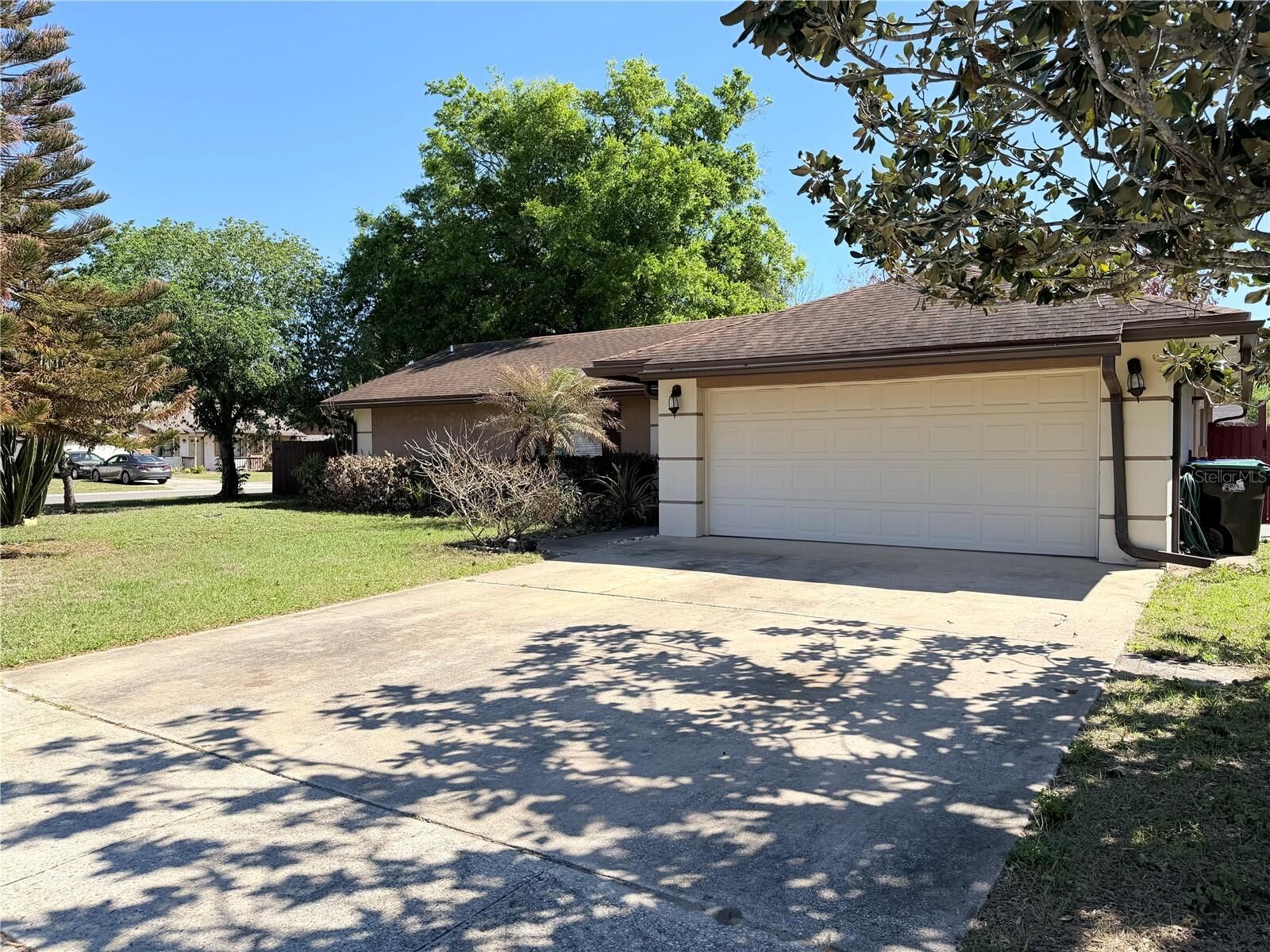 Property Photo: 143 Cranfield Court FL 32835