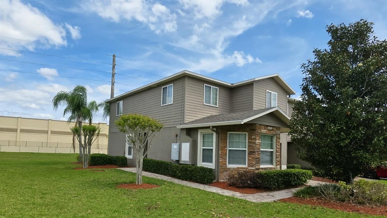 Property Photo: 1861 Chatham Place Drive FL 32824