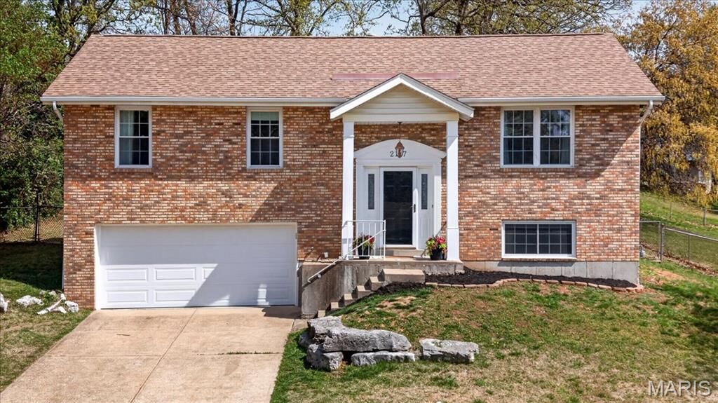Property Photo:  2117 S Oaks Drive  MO 63012 