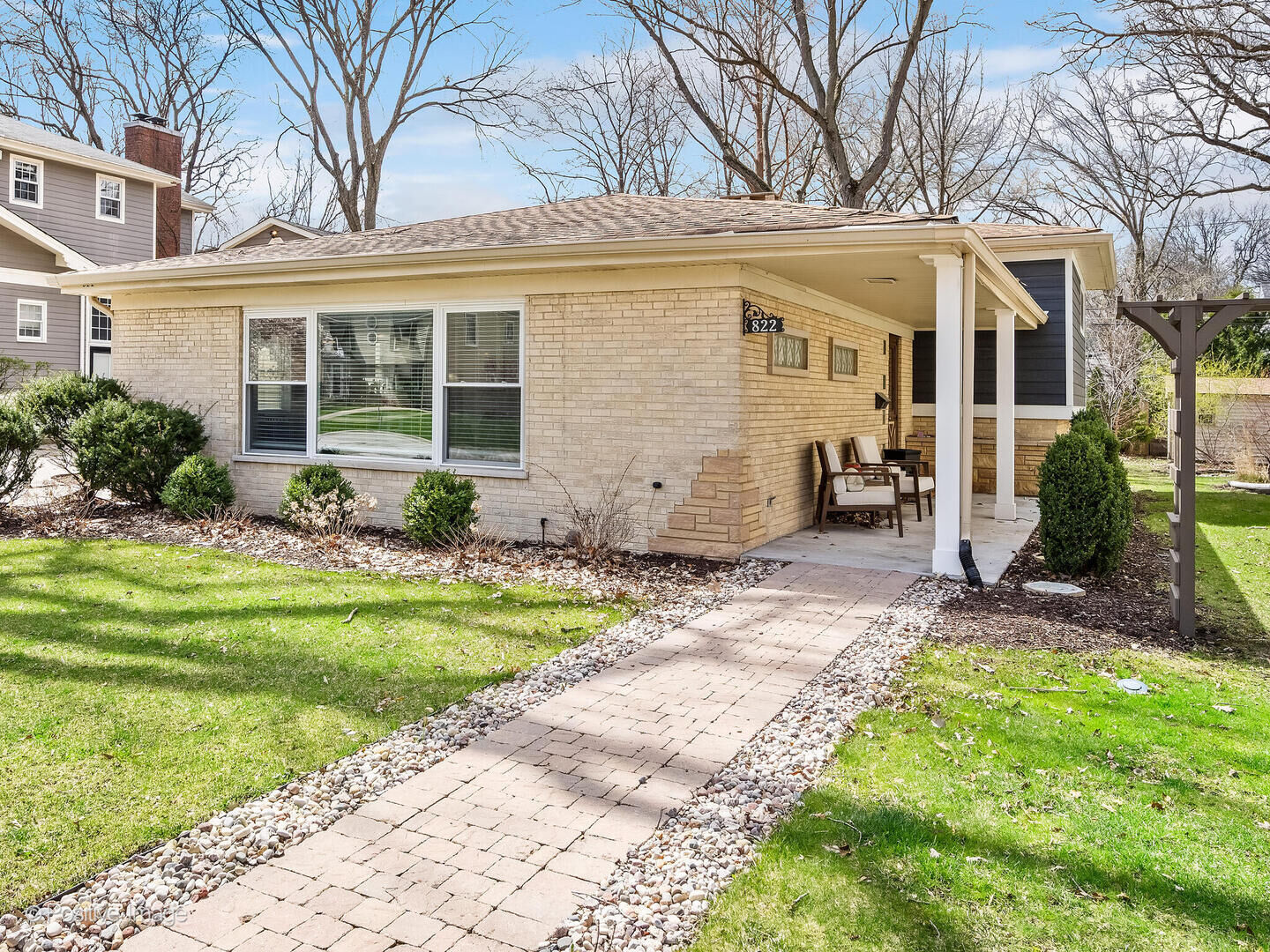 Property Photo:  822 N Waiola Avenue  IL 60526 