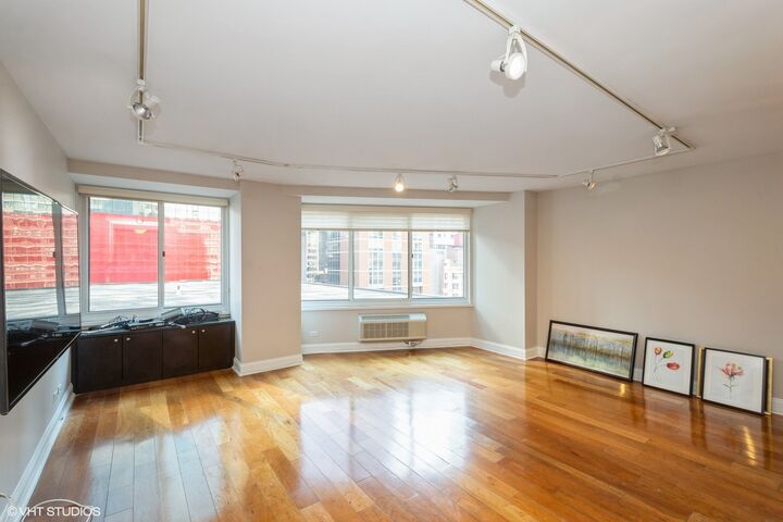 Property Photo:  211 E Ohio Street 816  IL 60611 