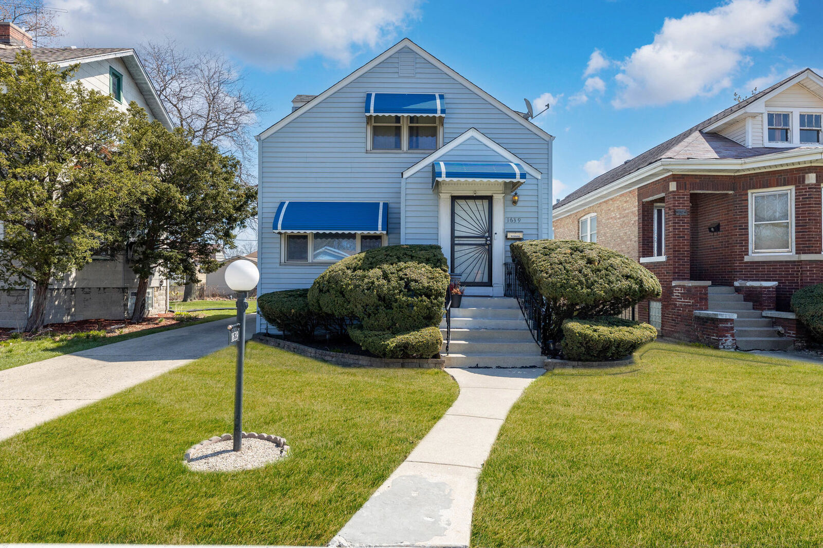 Property Photo:  1639 S 14th Avenue  IL 60153 