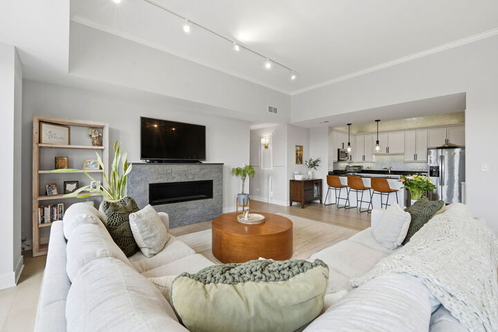 Property Photo:  2762 N Lincoln Avenue 401  IL 60614 