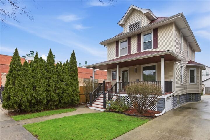 Property Photo: 4119 N Kostner Avenue IL 60641