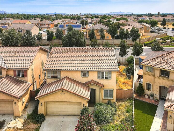 Property Photo:  1011 Alderwood  CA 92571 