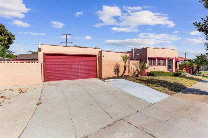 Property Photo:  4930 Chesley  CA 90043 