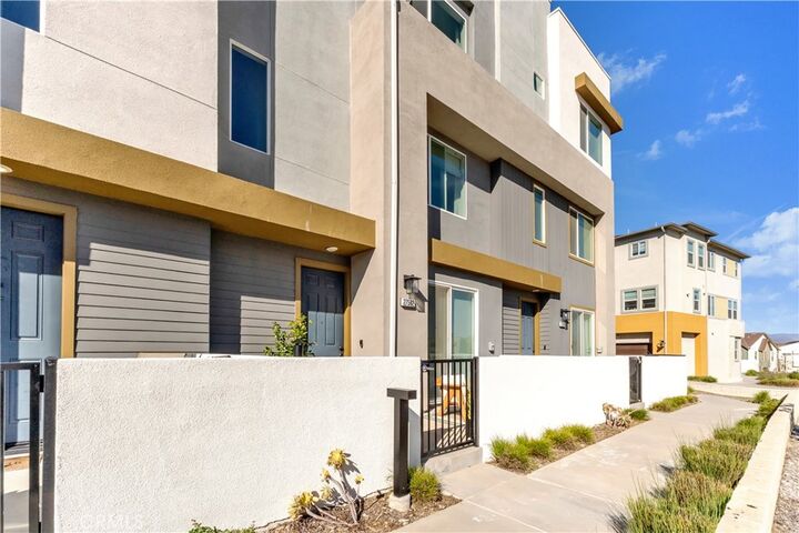 Property Photo:  27582 Manzanita  CA 91381 