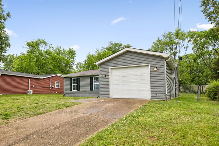 Property Photo:  809 Fawn Ln  TN 37115 