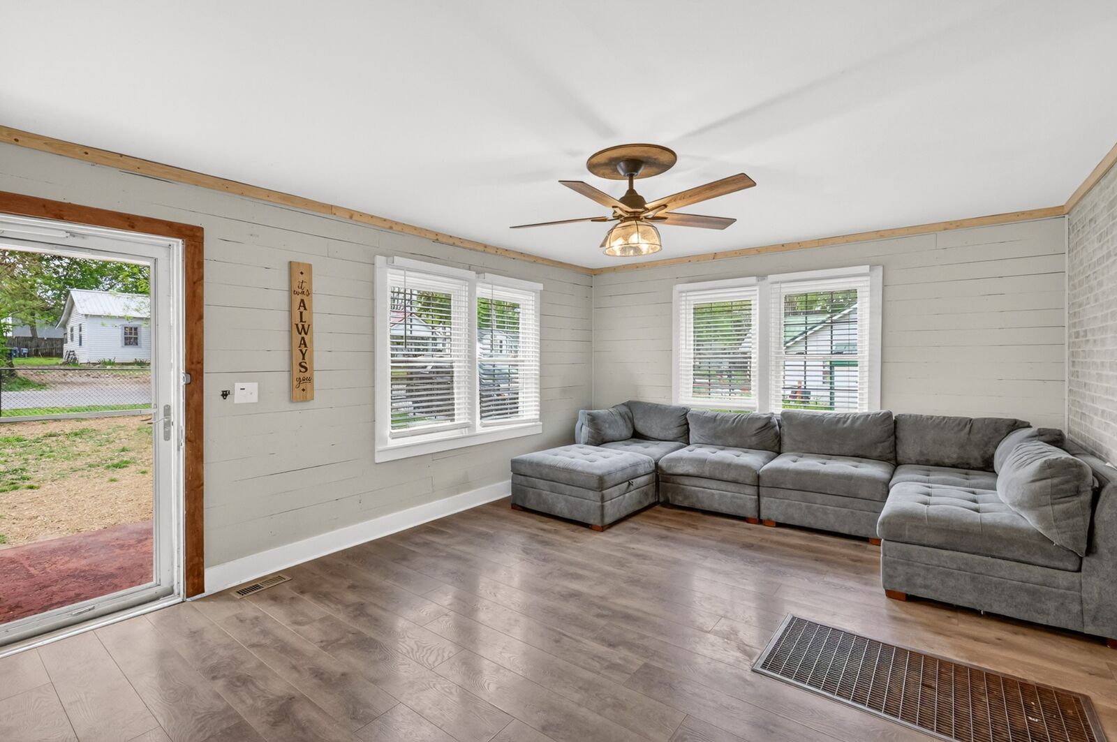 Property Photo:  715 Madison St  TN 37355 