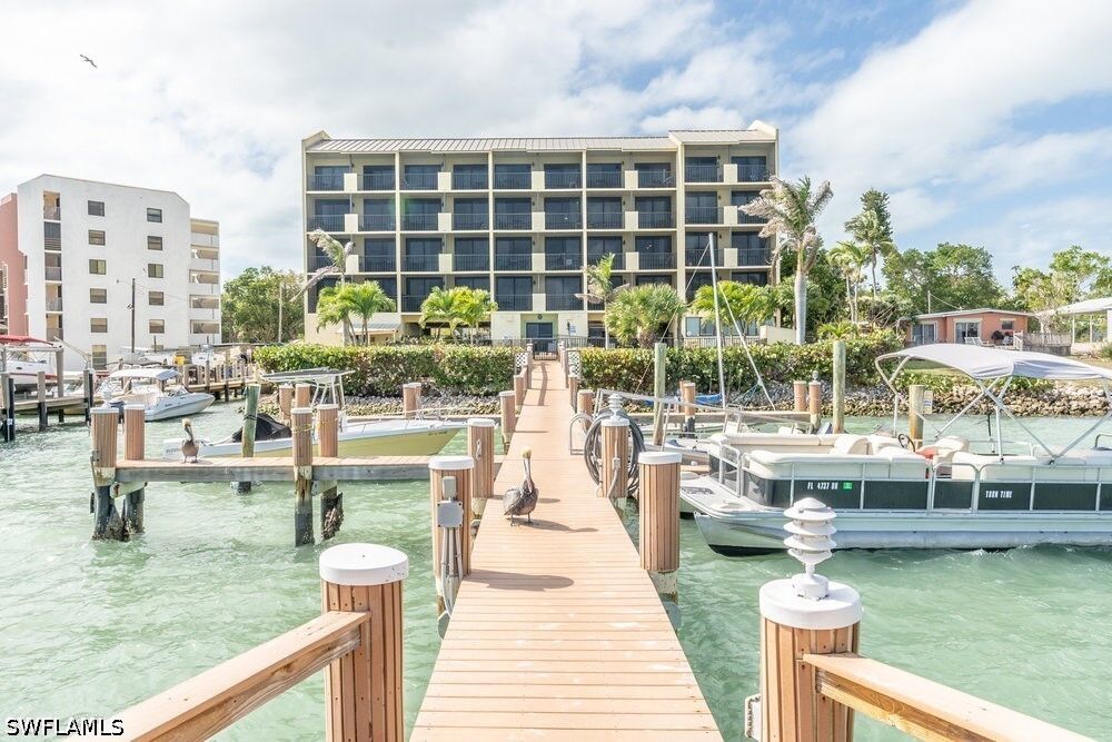 Property Photo:  10 Tampa Place 502  FL 34135 