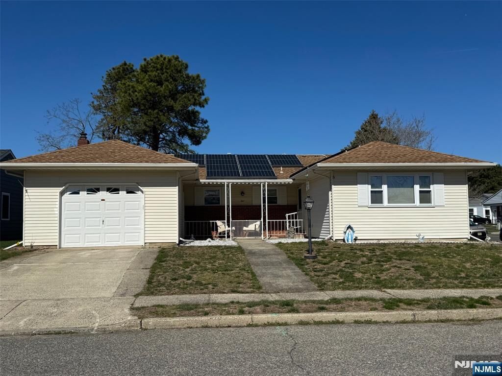 Property Photo:  1 Ashcroft Lane  NJ 08757 