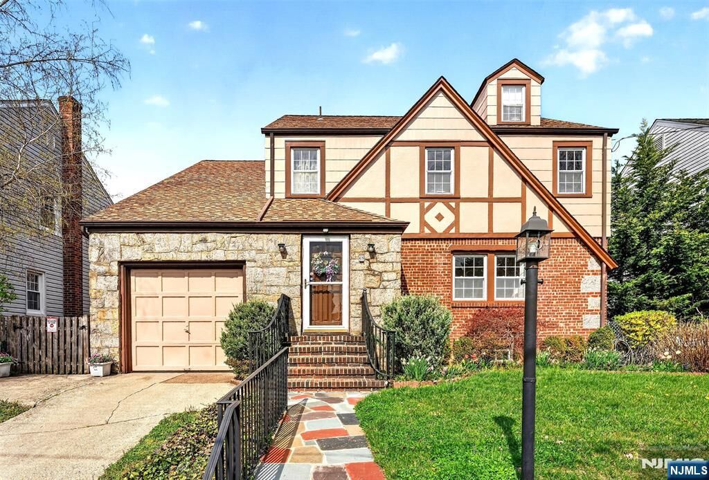 Property Photo:  68 Ilford Avenue  NJ 07031 