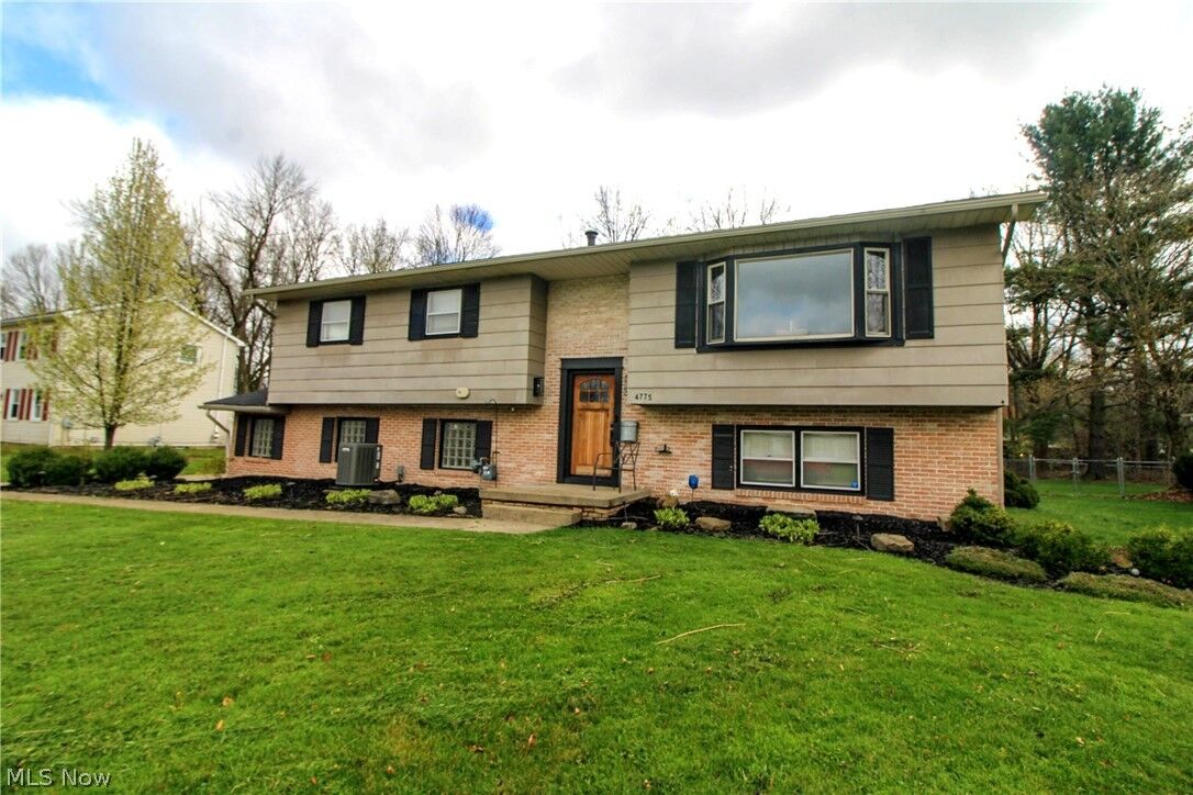 Property Photo:  4775 Logan Arms Drive  OH 44505 