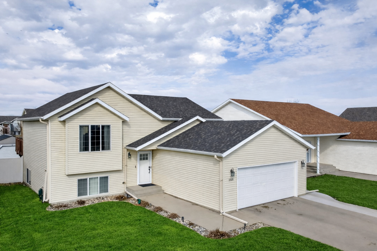 Property Photo:  1166 39 1/2 Avenue W  ND 58078 