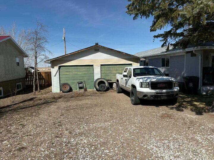 Property Photo: 405 1 Avenue AB T0K 0N0
