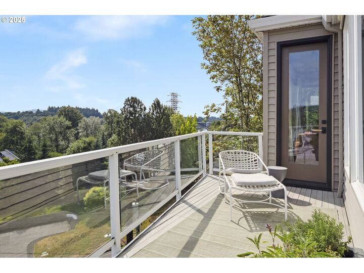Property Photo:  7568 S Laview Dr  OR 97219 