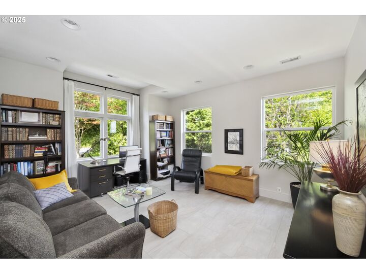 Property Photo: 7568 S Laview Dr OR 97219