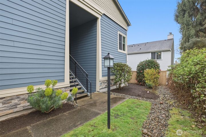 Property Photo:  11901  93rd Avenue NE B-108  WA 98034 